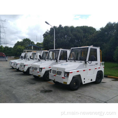 Trator de bagagem de aeroporto